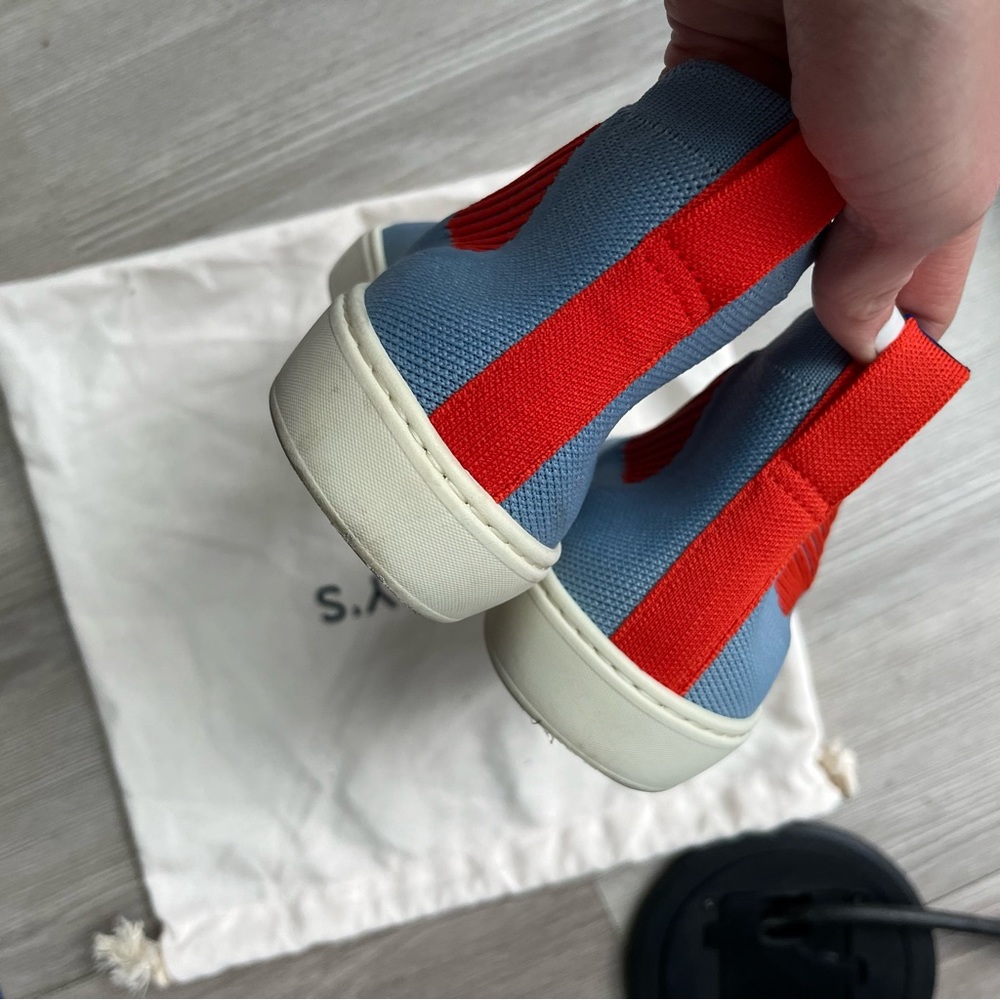 EUC 10.5 Blue Rothy’s Arctic Chelsea Sneakers - Picture 6 of 7